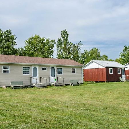 Rachel'S Motel And Cottages Surrey Exteriör bild