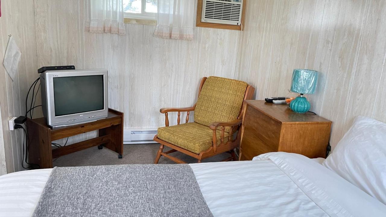 Rachel'S Motel And Cottages Surrey Exteriör bild