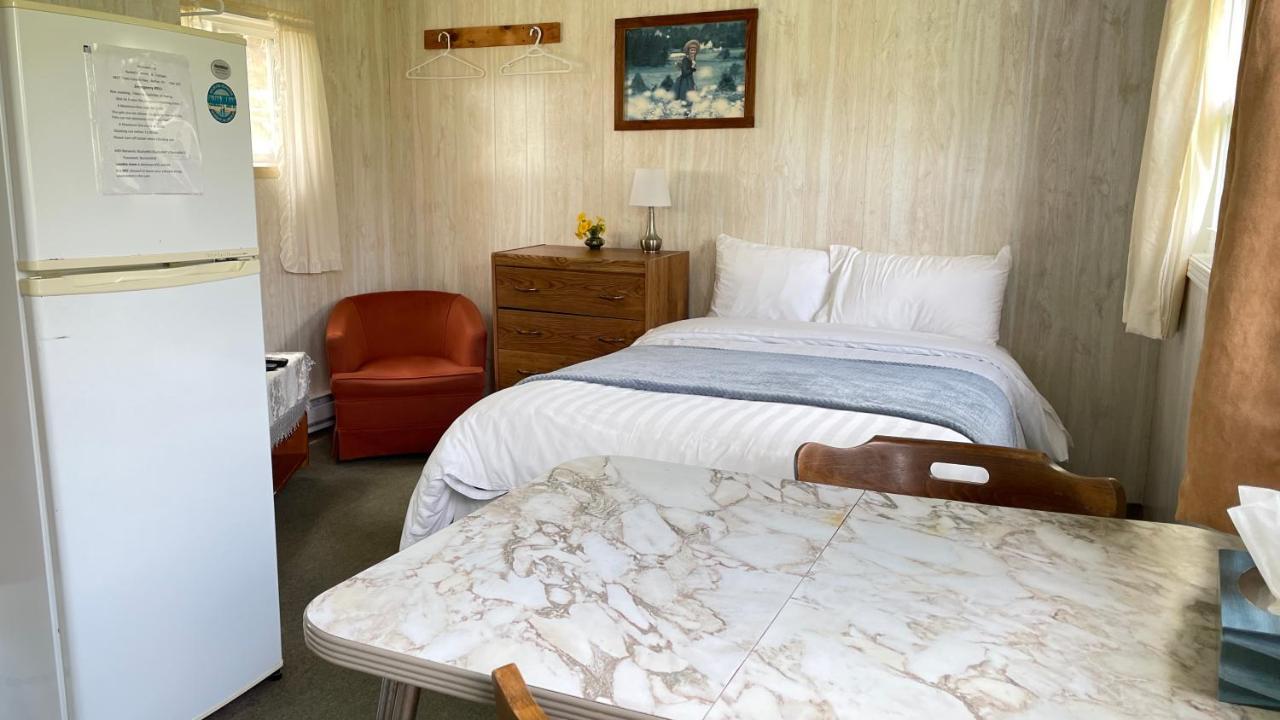 Rachel'S Motel And Cottages Surrey Exteriör bild