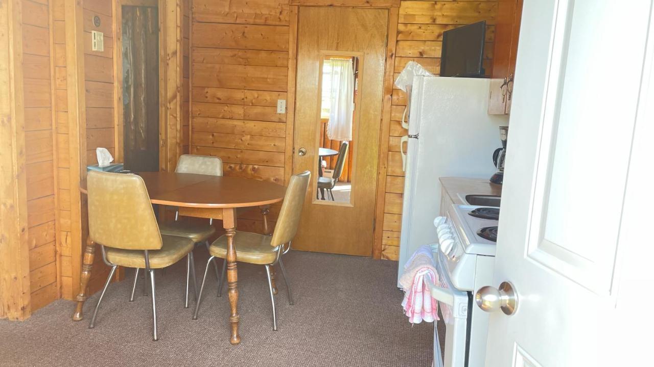 Rachel'S Motel And Cottages Surrey Exteriör bild