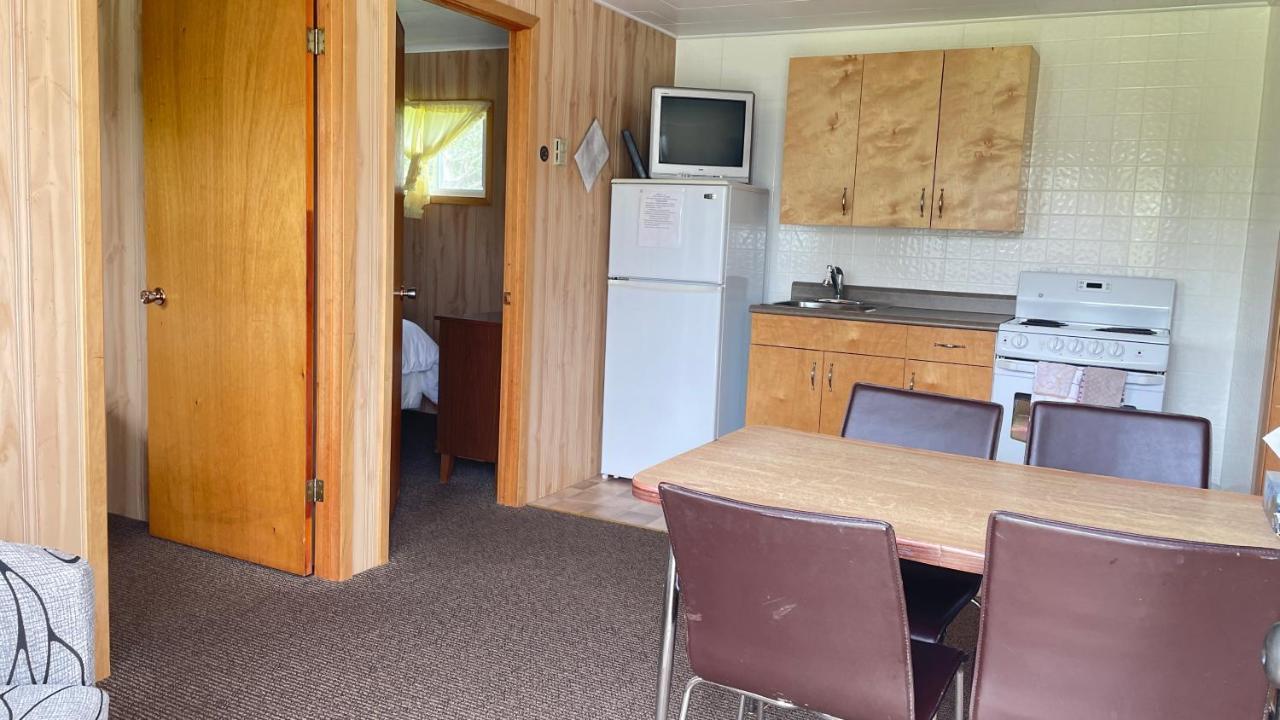 Rachel'S Motel And Cottages Surrey Exteriör bild